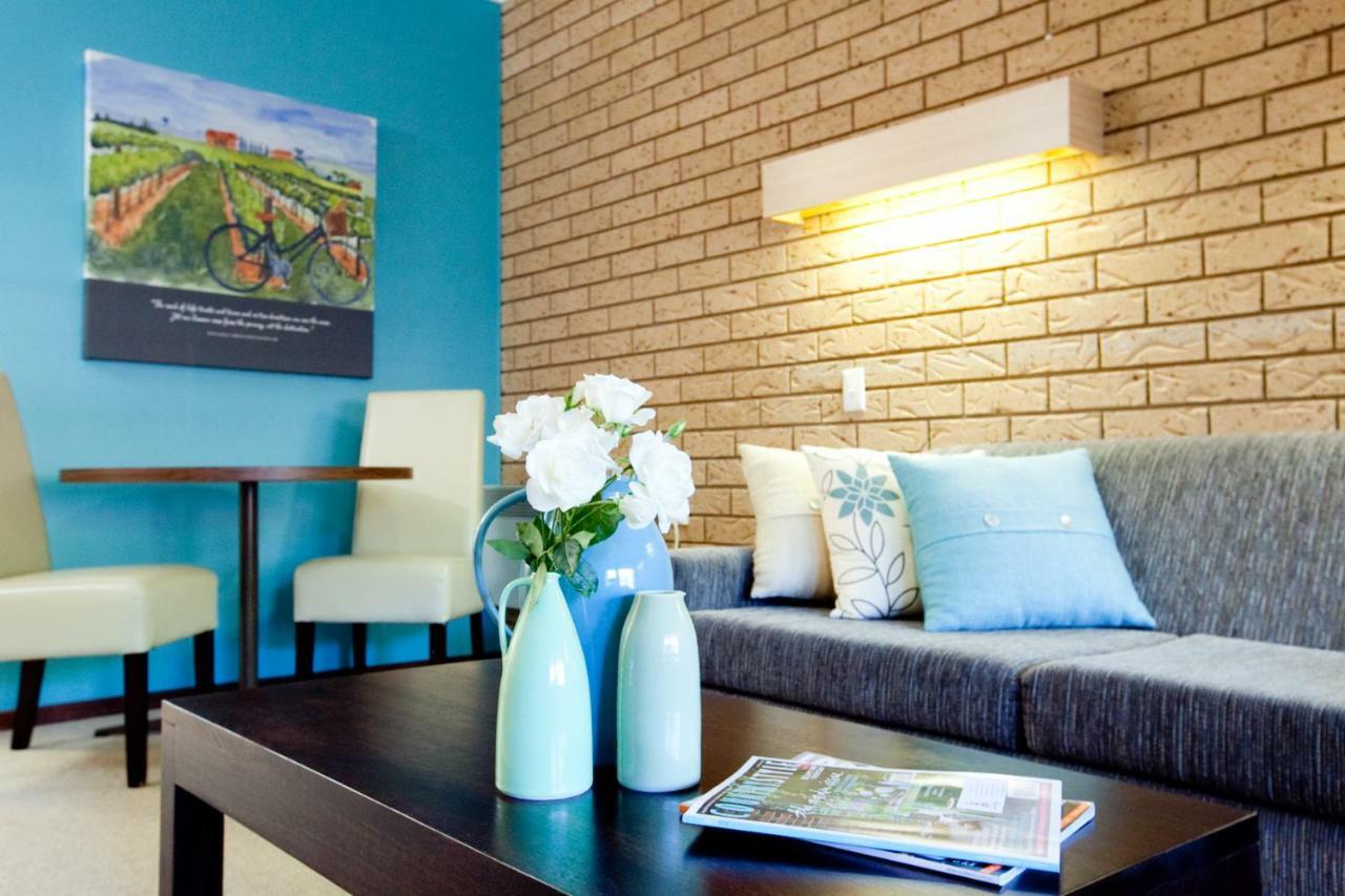 Ovens Valley Motor Inn Bright Dış mekan fotoğraf