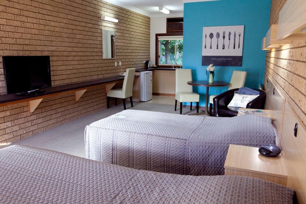 Ovens Valley Motor Inn Bright Dış mekan fotoğraf