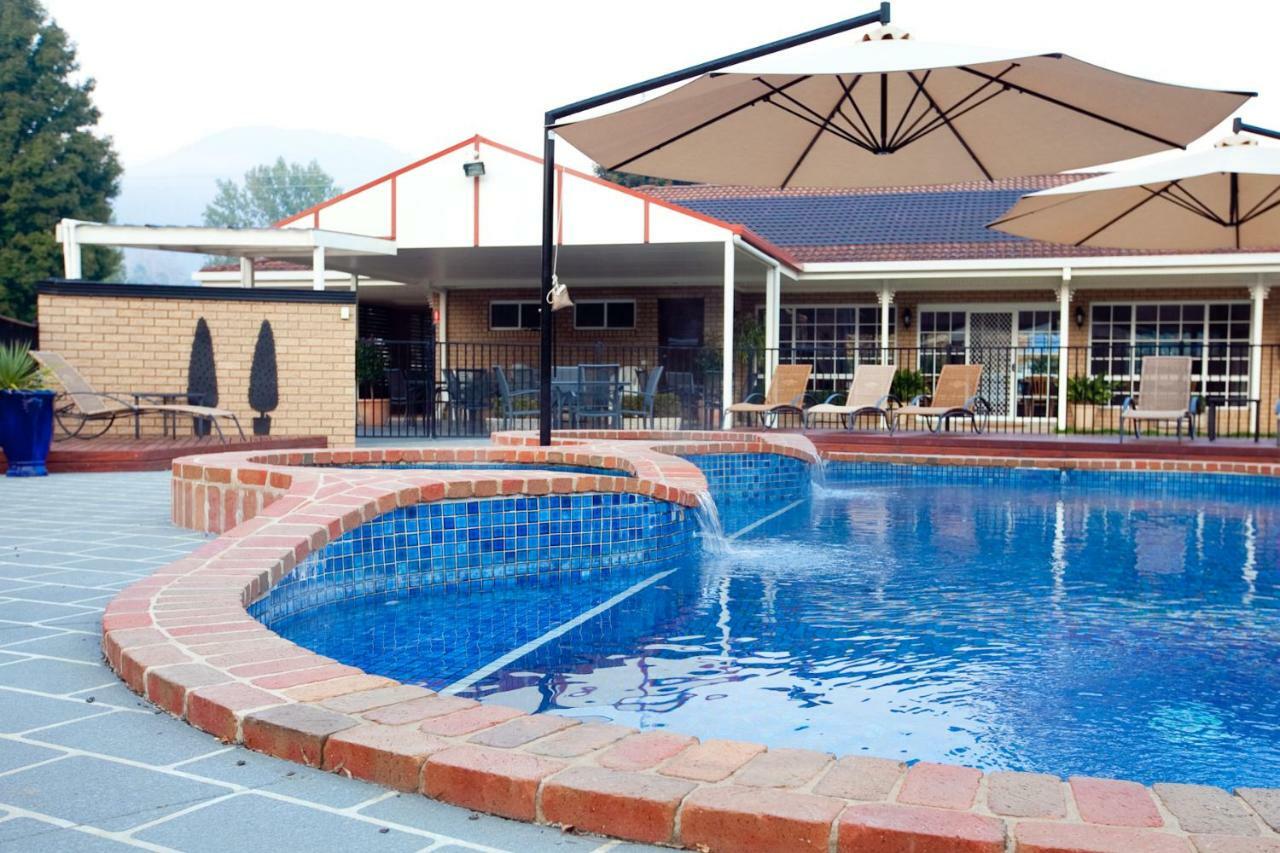 Ovens Valley Motor Inn Bright Dış mekan fotoğraf