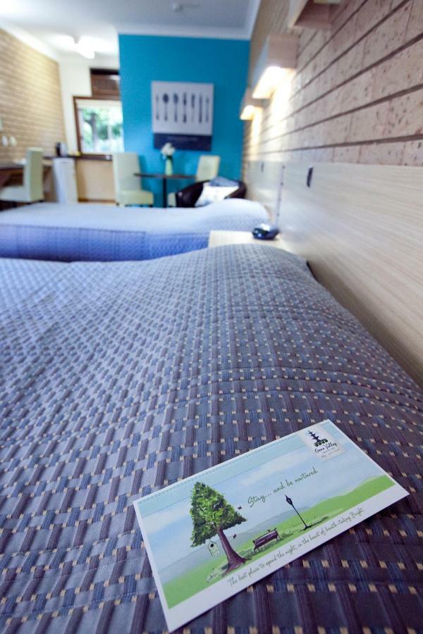 Ovens Valley Motor Inn Bright Dış mekan fotoğraf
