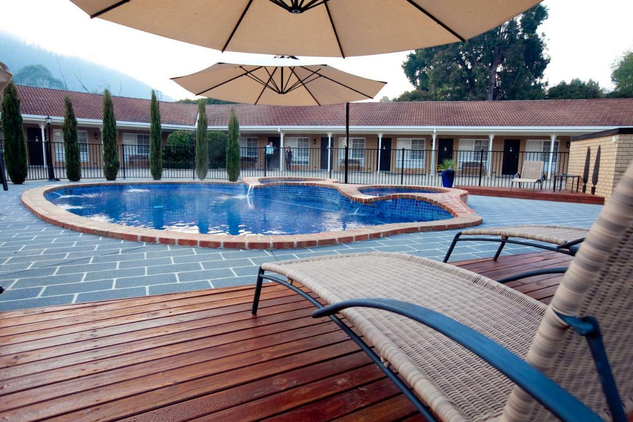 Ovens Valley Motor Inn Bright Dış mekan fotoğraf