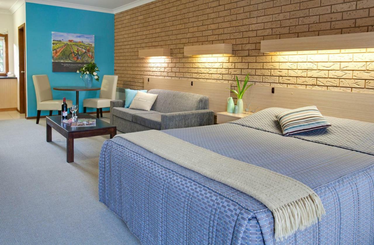 Ovens Valley Motor Inn Bright Dış mekan fotoğraf