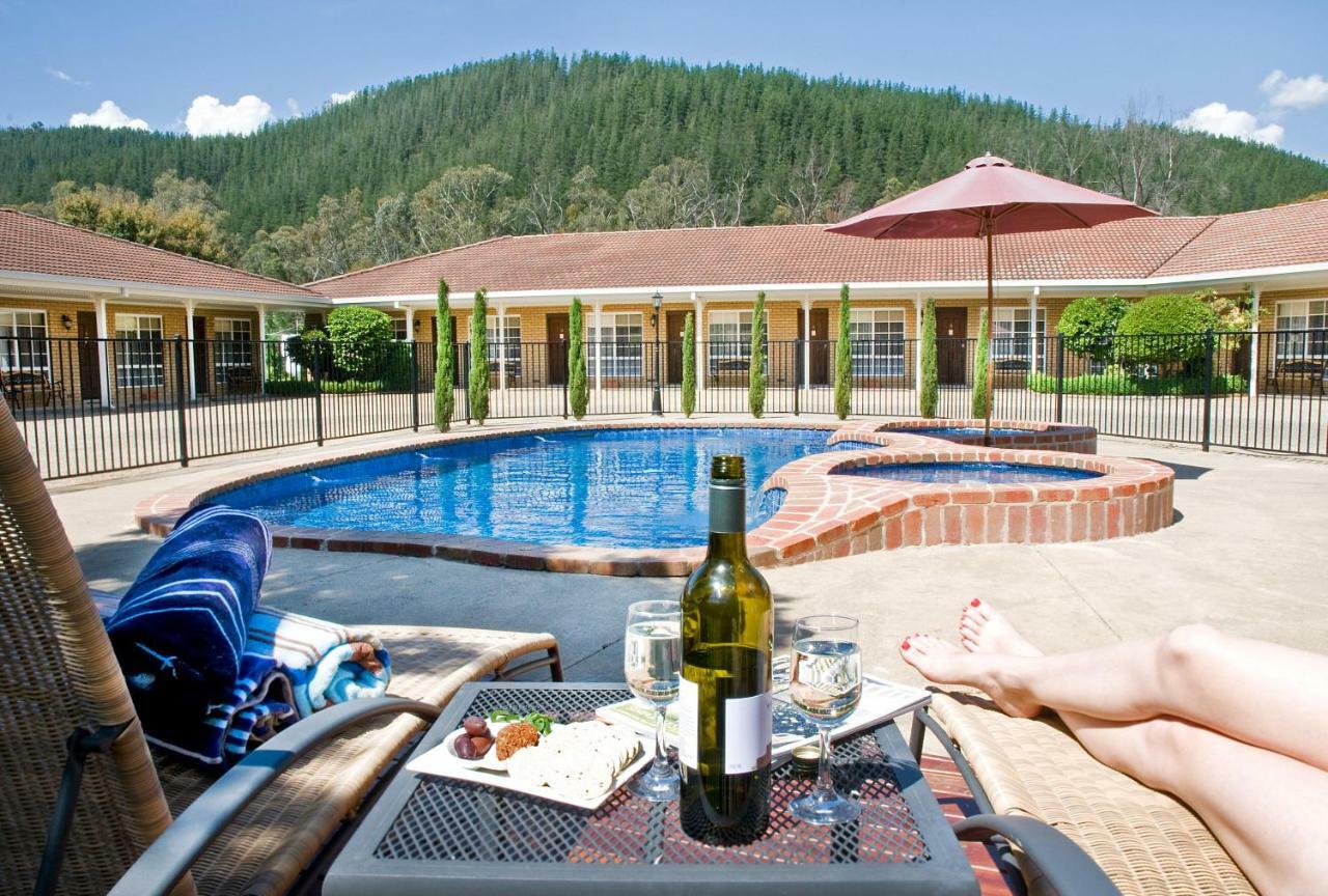 Ovens Valley Motor Inn Bright Dış mekan fotoğraf