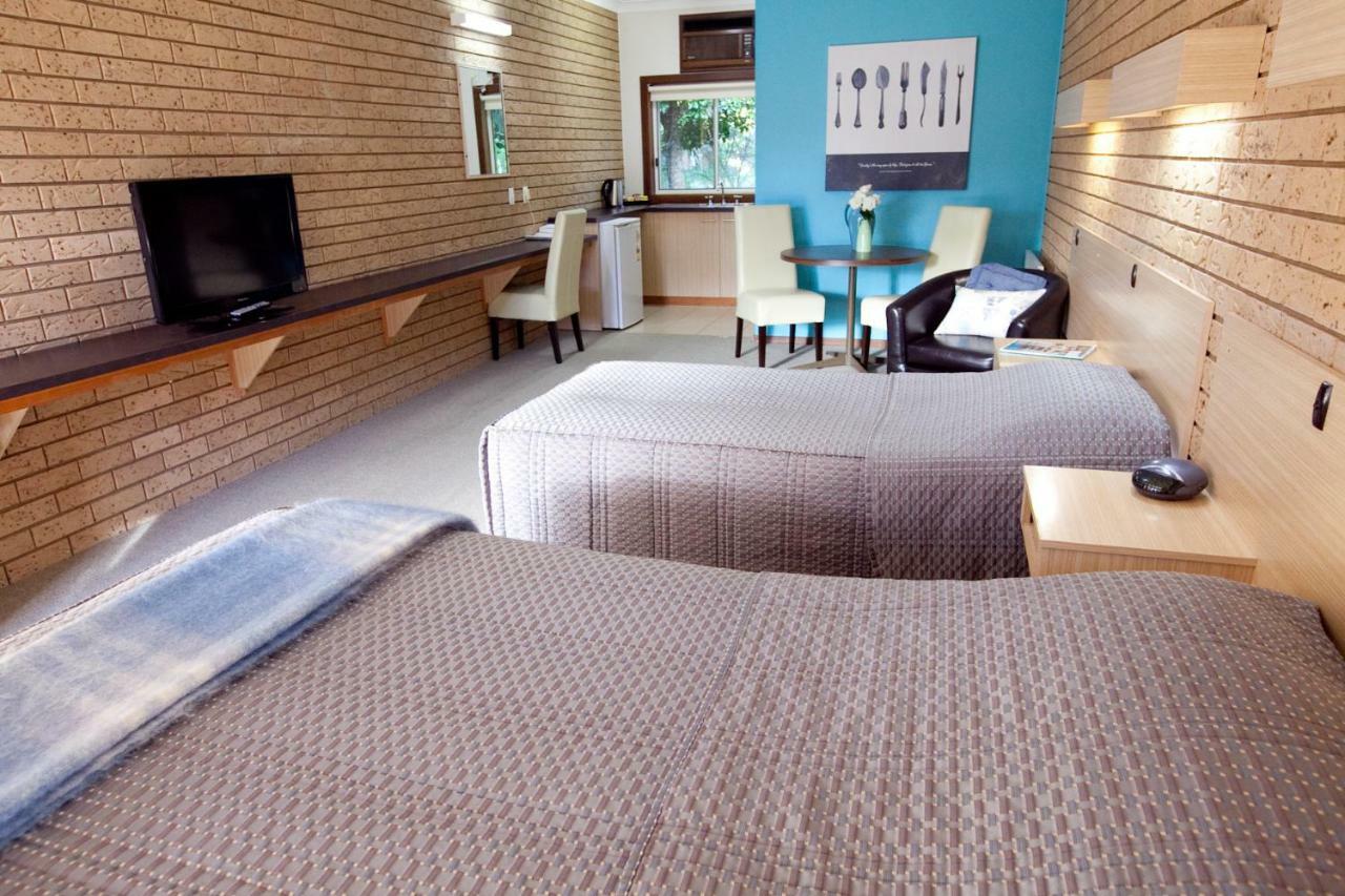 Ovens Valley Motor Inn Bright Dış mekan fotoğraf