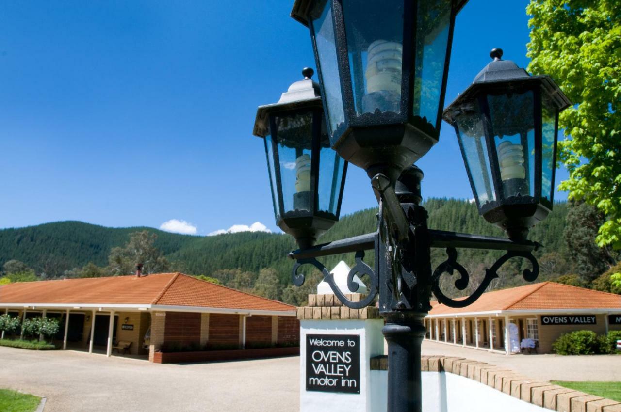 Ovens Valley Motor Inn Bright Dış mekan fotoğraf