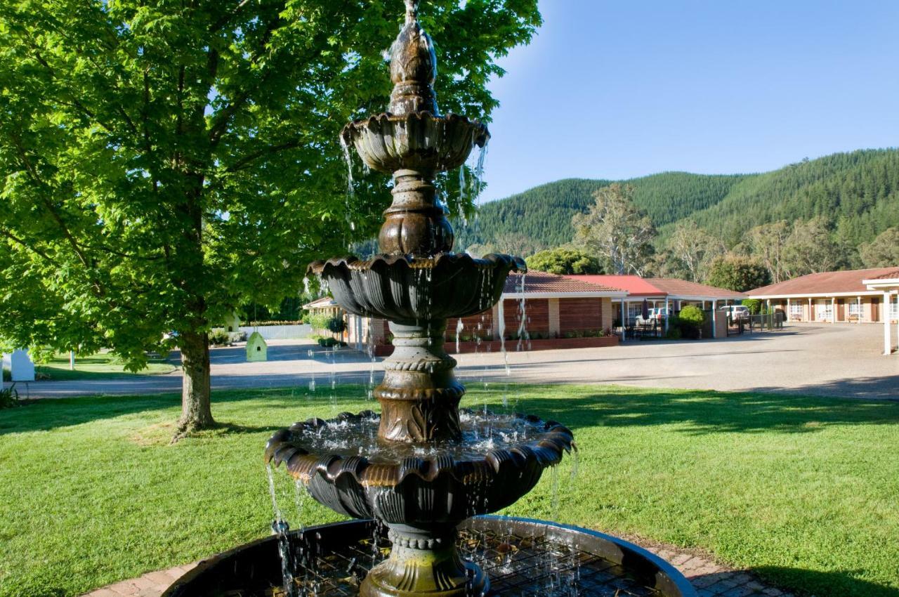 Ovens Valley Motor Inn Bright Dış mekan fotoğraf