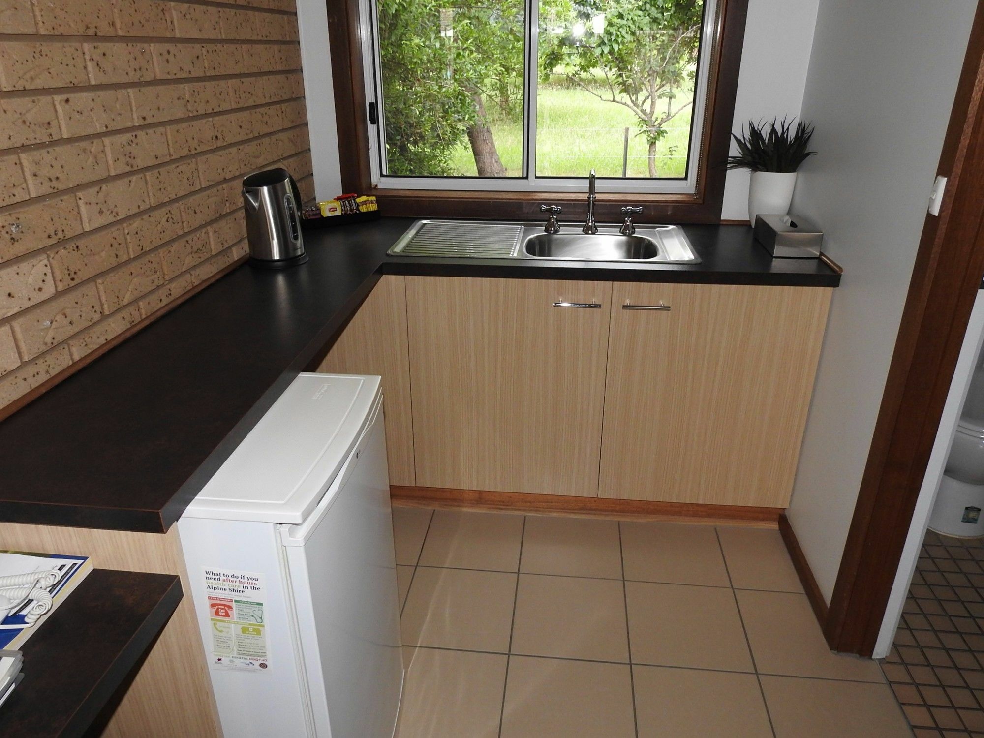 Ovens Valley Motor Inn Bright Dış mekan fotoğraf